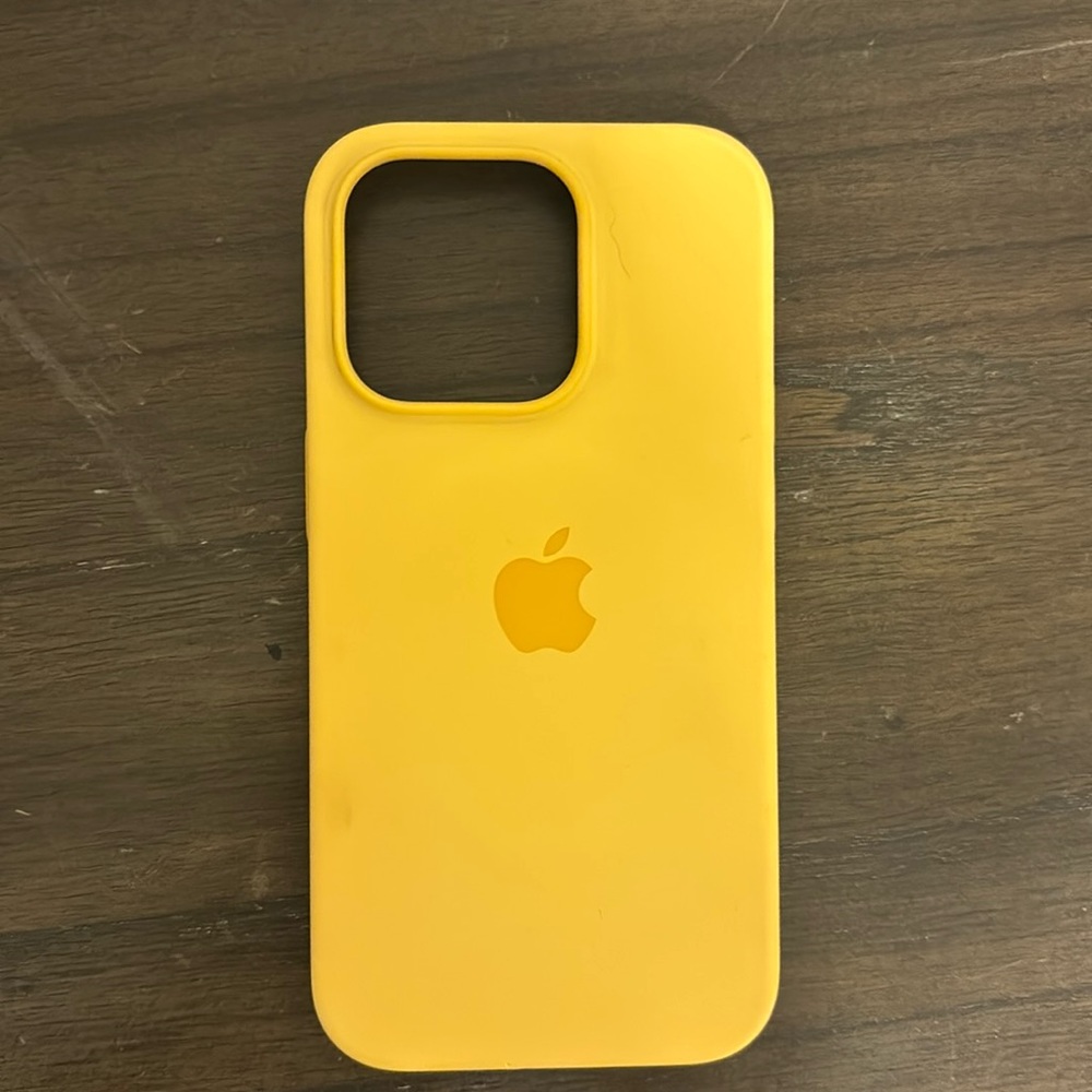 COPY - iphone 14 pro phone case yellow from apple